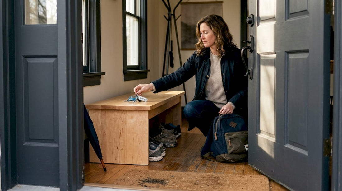 Homeowner uses solid wood entryway bench